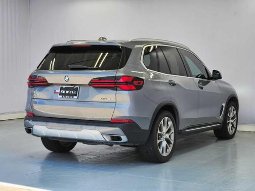 Gray Metallic 2024 BMW X5 xDrive40i