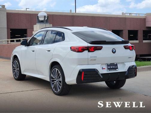Alpine White 2026 BMW X2 xDrive28i