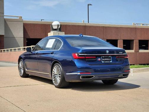 2022 BMW 740 i