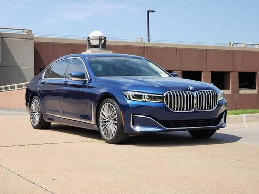 2022 BMW 740 i