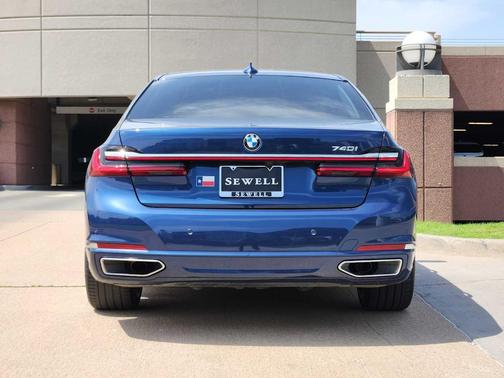 2022 BMW 740 i