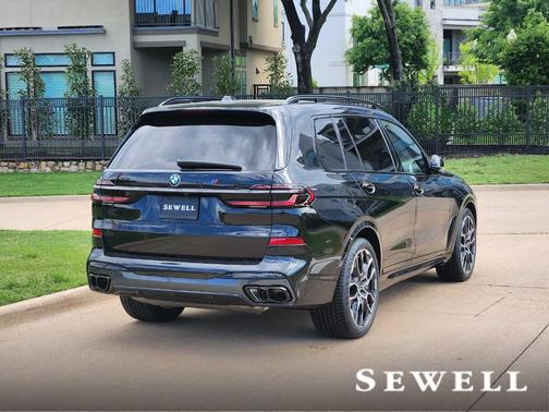 2025 BMW X7 M60i