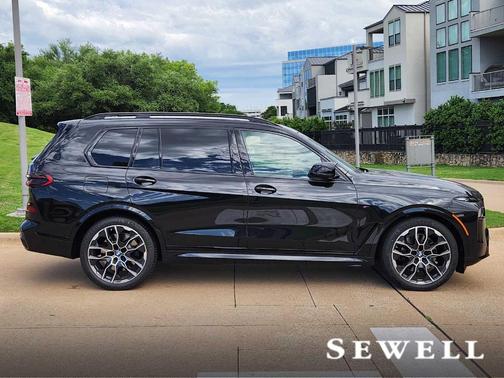 2025 BMW X7 M60i
