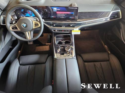 2025 BMW X7 M60i