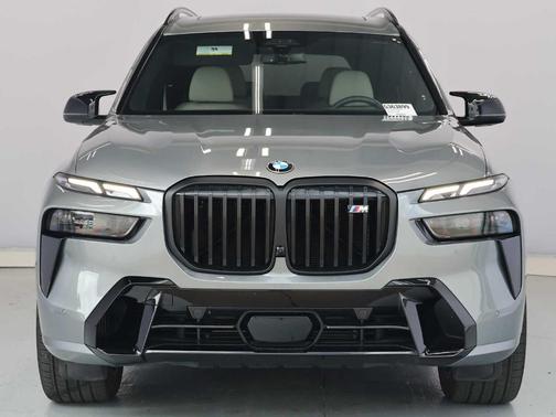 Gray Metallic 2025 BMW X7 M60i
