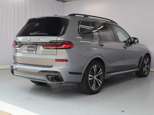 Gray Metallic 2025 BMW X7 M60i