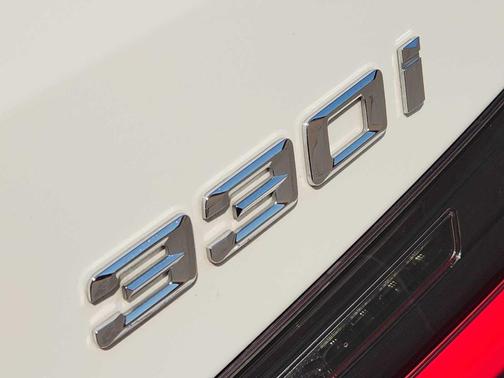 2023 BMW 330 i