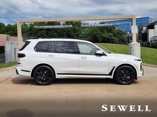 2025 BMW X7 xDrive40i