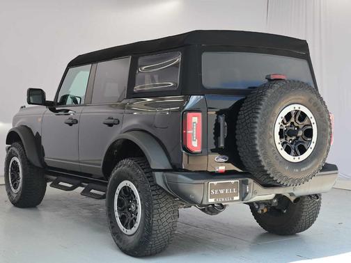 Shadow Black 2023 Ford Bronco Badlands