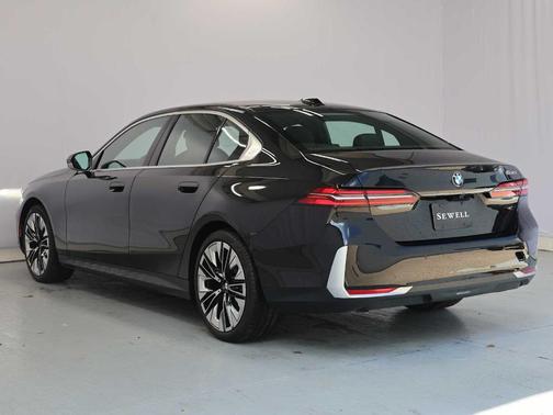 Black Sapphire Metallic 2026 BMW 530 i