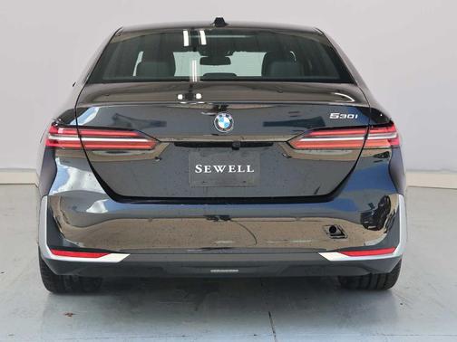 Black Sapphire Metallic 2026 BMW 530 i