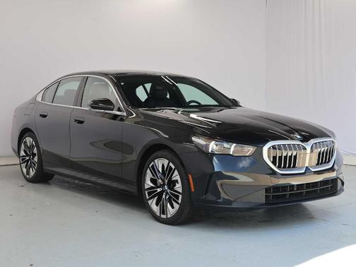 Black Sapphire Metallic 2026 BMW 530 i