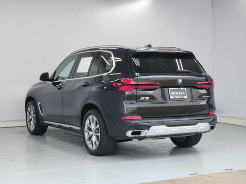 Black Sapphire Metallic 2026 BMW X5 xDrive40i