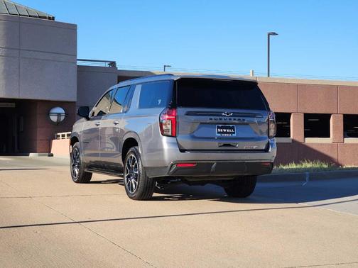 2022 Chevrolet Suburban RST