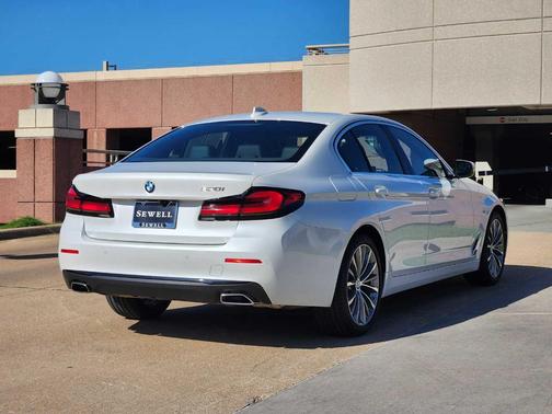 2022 BMW 530 i