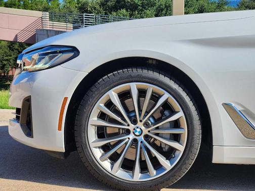 2022 BMW 530 i
