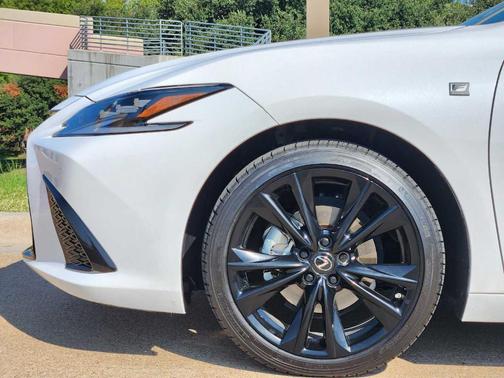 2023 Lexus ES 350 F SPORT Handling