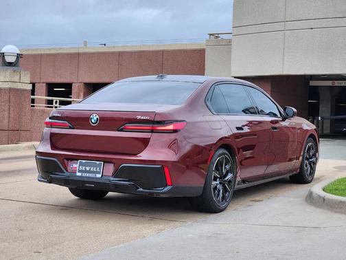 2023 BMW 740 i