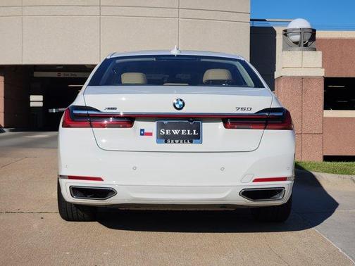 2022 BMW 750 i xDrive
