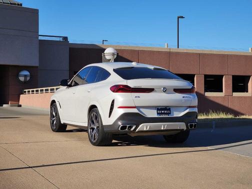 2024 BMW X6 M60i