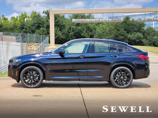 2025 BMW X4 xDrive30i