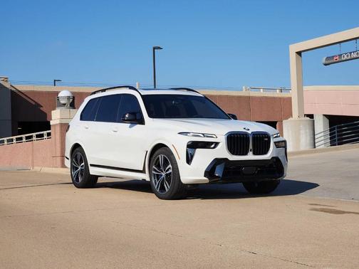 2025 BMW X7 M60i