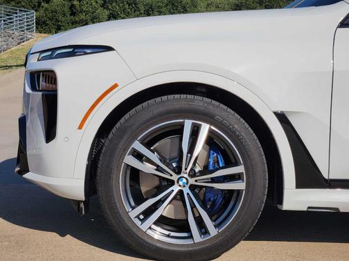 2025 BMW X7 M60i