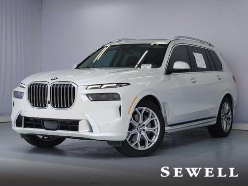 Mineral White Metallic 2023 BMW X7 xDrive40i