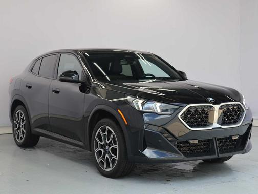 Black Sapphire Metallic 2025 BMW X2 xDrive28i