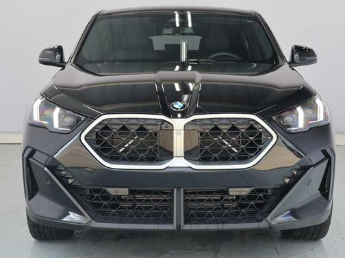 Black Sapphire Metallic 2025 BMW X2 xDrive28i