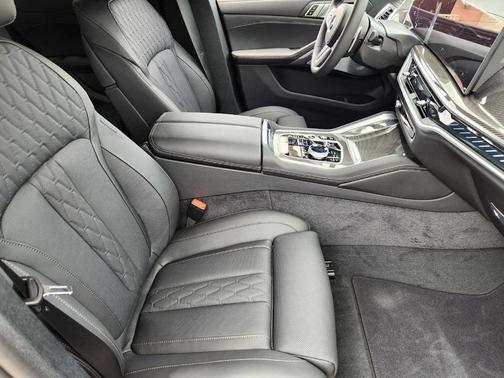 Black Sapphire Metallic 2027 BMW X6 M60i