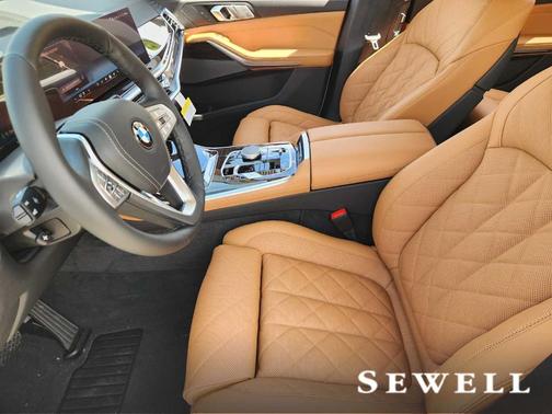 Mineral White Metallic 2026 BMW X7 xDrive40i