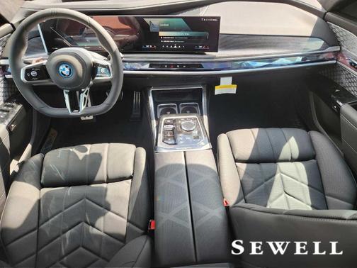 2025 BMW i7 M70