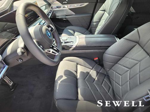 2025 BMW i7 M70
