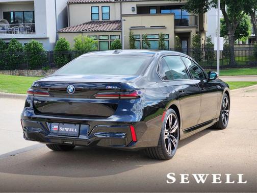 2025 BMW i7 M70