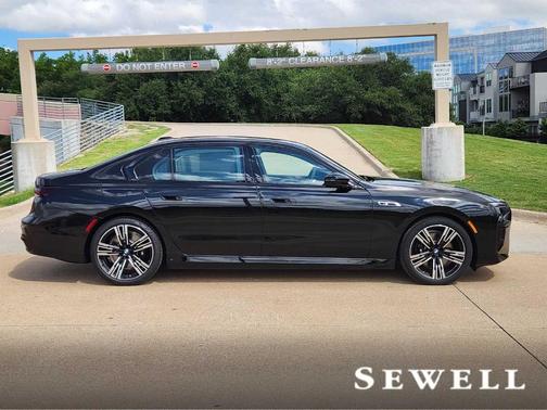 2025 BMW i7 M70