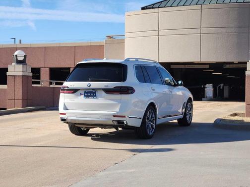 2025 BMW X7 xDrive40i