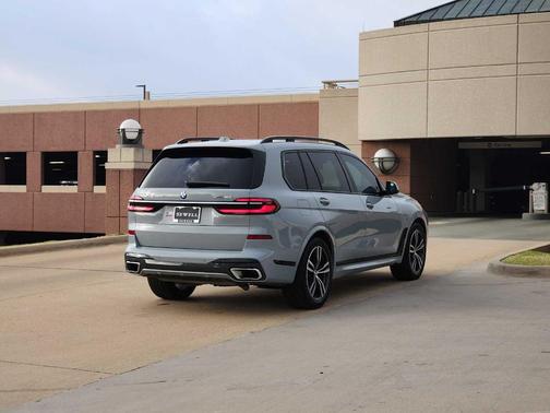 2023 BMW X7 xDrive40i