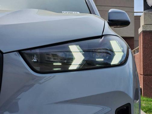 Gray Metallic 2024 BMW X5 xDrive40i