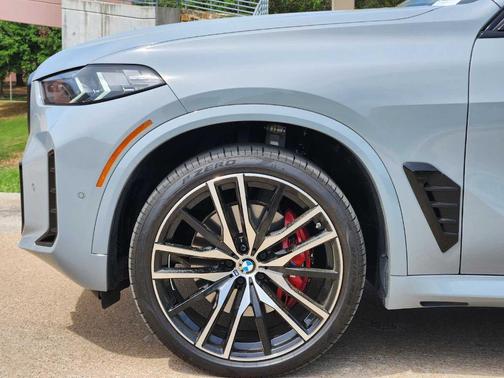 Gray Metallic 2024 BMW X5 xDrive40i