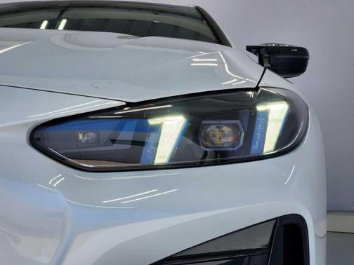 Mineral White Metallic 2026 BMW M440 i