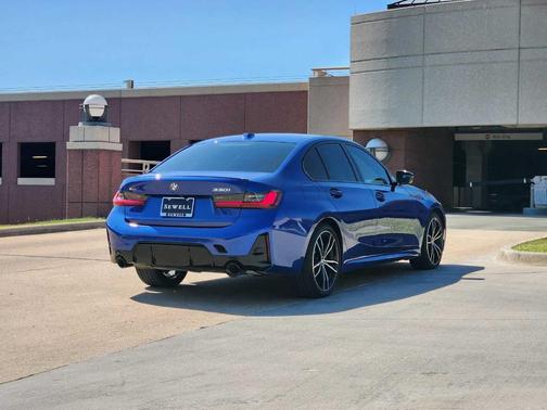 2023 BMW 330 i xDrive