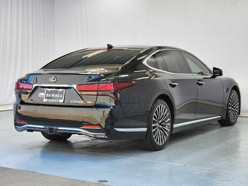 Caviar 2024 Lexus LS 500h Base