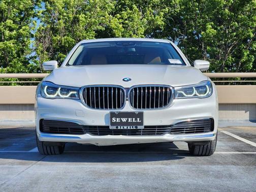 2019 BMW 750 i