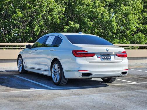 2019 BMW 750 i