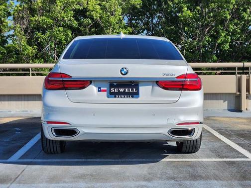 2019 BMW 750 i
