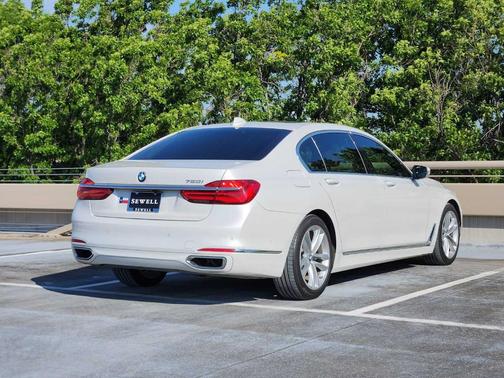 2019 BMW 750 i