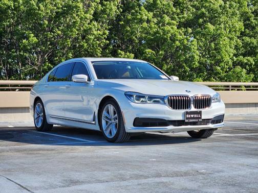 2019 BMW 750 i