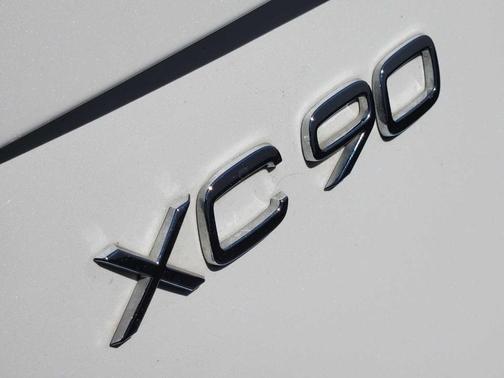 2025 Volvo XC90 B6 Ultra
