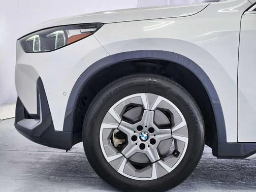 Mineral White Metallic 2023 BMW X1 xDrive28i